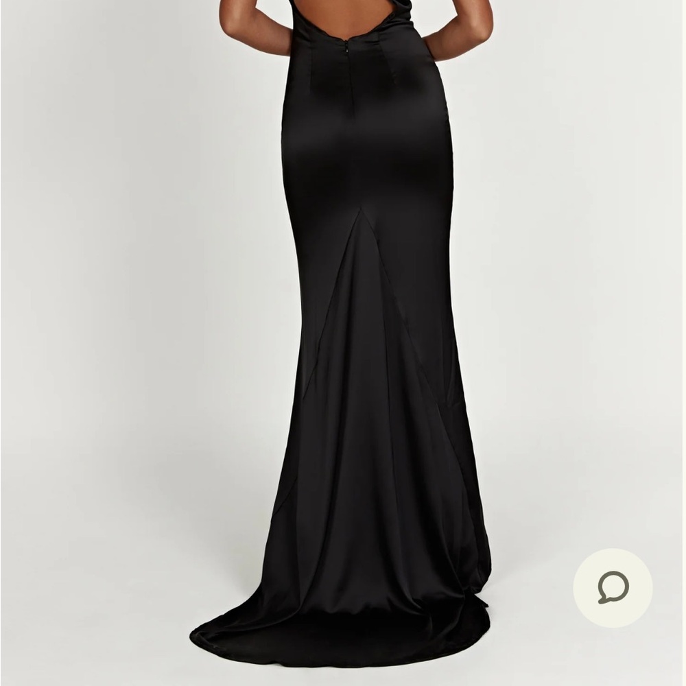 Elegant Black Women's Dress - Picture 4 of 4